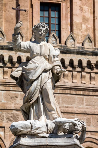 Statua św — Zdjęcie stockowe