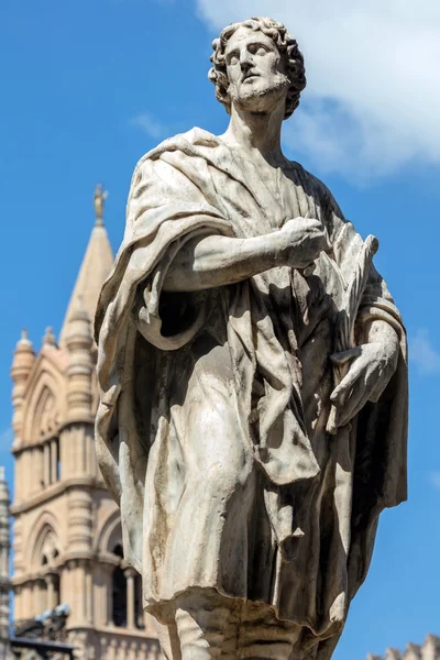 Christian saint in front of the Palermo Cathedral — Stock Photo, Image