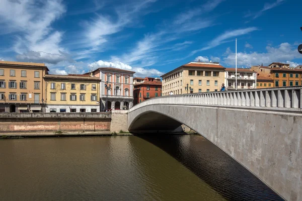 Puente de Ponte Di Mezzo en Pisa, Italia —  Fotos de Stock