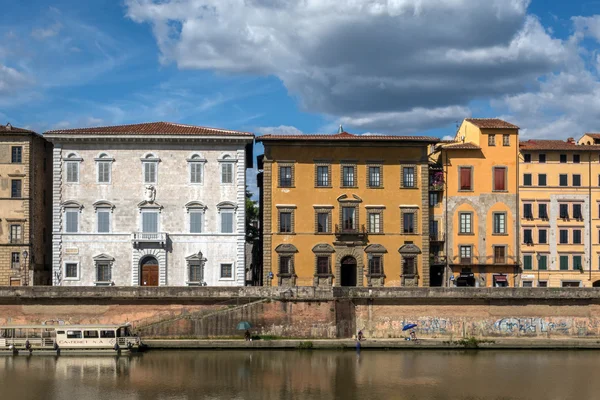 ปราสาท Lanfranchi-Toscanelli และ Ron‘ ใน Pisa, อิตาลี — ภาพถ่ายสต็อก