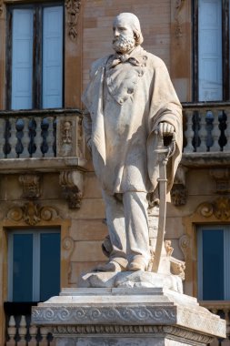 Genel Giuseppe Garibaldi, Trapani heykeli