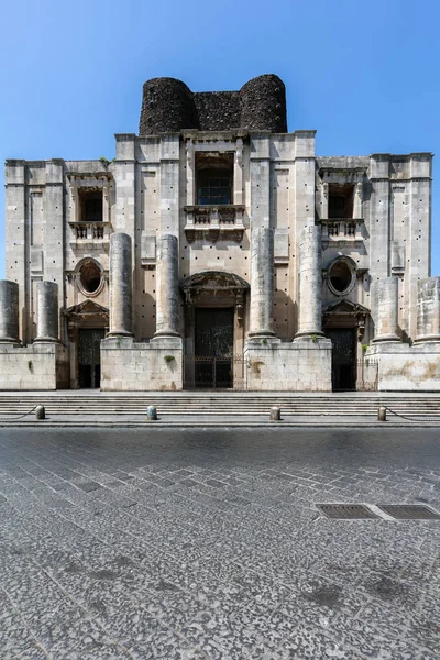 Mosteiro beneditino de San Nicolo l 'Arena em Catania — Fotografia de Stock