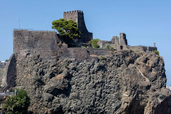 Aci Castello kasteel in Sicilië, Italië — Stockfoto