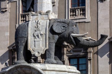 Catania Dikilitaş fil heykeli