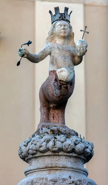 Brunnen aus dem 17. Jahrhundert in Taormina, ital. — Stockfoto