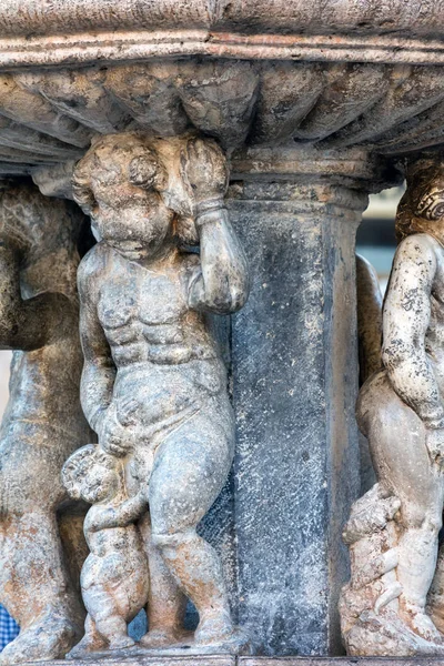 Fontaine du XVIIe siècle à Taormina, Italie — Photo