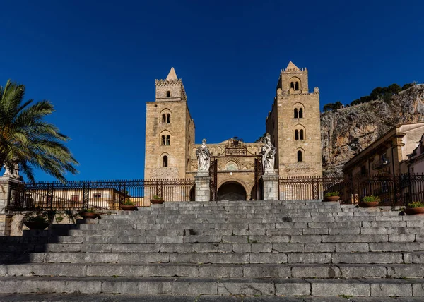 13e eeuw Cefalu kathedraal in Cefalu, Sicilië, Ital — Stockfoto