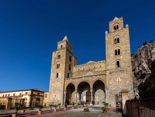 13. Jahrhundert Cefalu-Kathedrale in Cefalu, Sizilien, ital — Stockfoto