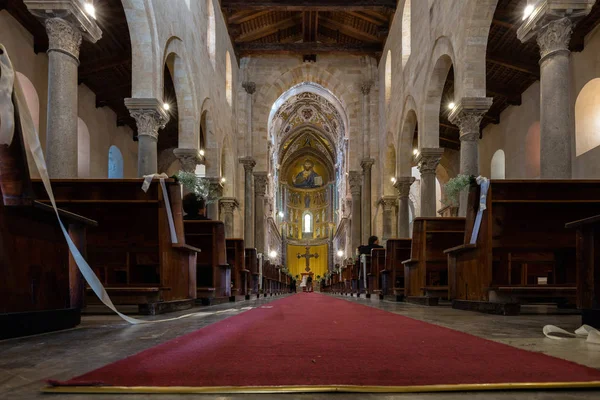 Boda en el siglo XIII Catedral de Cefalú . — Foto de Stock