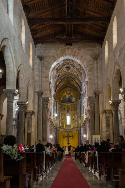 Boda en el siglo XIII Catedral de Cefalú . — Foto de Stock