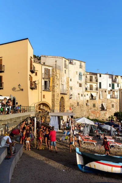 "Tinna auf See "Spiel während des San Salvatore Festivals in Cefal — Stockfoto