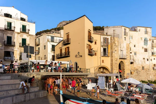 "Tinna auf See "Spiel während des San Salvatore Festivals in Cefal — Stockfoto