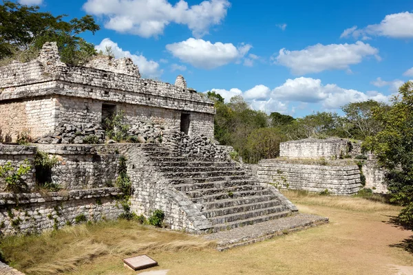 Ruinen des antiken Maya-Tempels in ek balam — Stockfoto