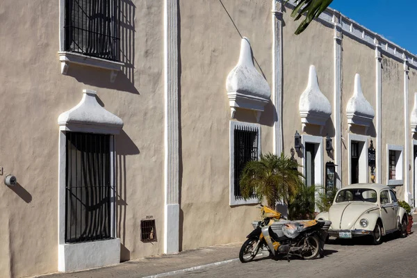 Colonial house w Valladolid — Zdjęcie stockowe