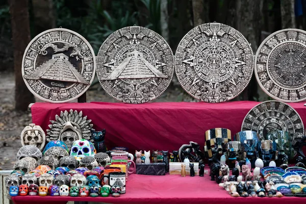 Maya souvenirs te koop in Chichén Itzá — Stockfoto