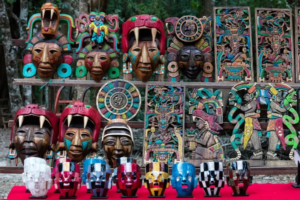 Maya souvenirs te koop in Chichén Itzá — Stockfoto