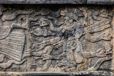 Oklar tutan bir savaşçı tasvir eden Antik Maya duvar resmi