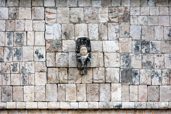 Muro do Templo de Mil Guerreiros em Chichen Itza — Fotografia de Stock