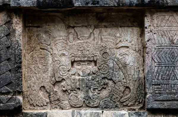 Ancient Mayan murals on the Venus Platform at Chichen Itza — Stock Photo, Image