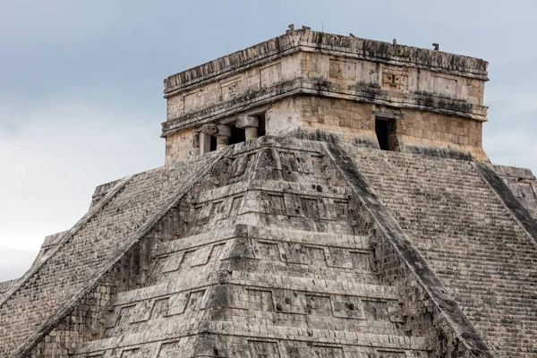 Pyramida El Castillo v Chichen Itza — Stock fotografie