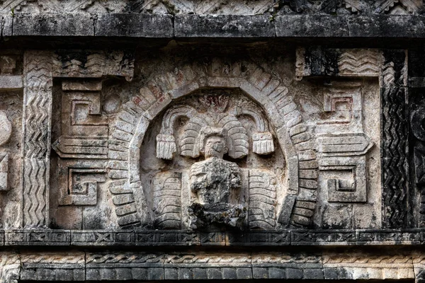 Ancient Mayan stone carving in Chichen Itza — Stock Photo, Image