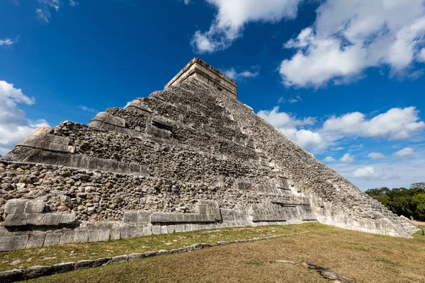 Piramida El Castillo w Chichen Itza — Zdjęcie stockowe