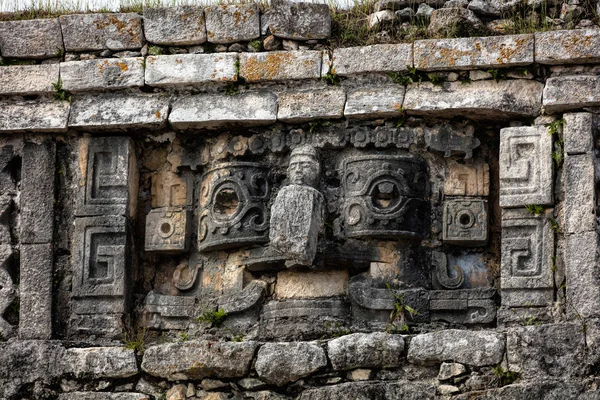 Escultura em pedra maia antiga em Chichen Itza Imagens Royalty-Free