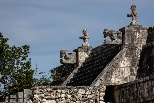 Övre plattformen i templet av en tusen krigare Stockbild