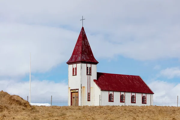 Kerk in het dorp Hellnar in IJsland — Stockfoto