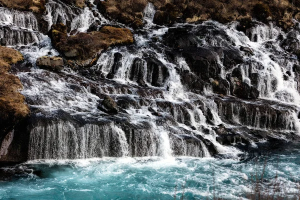 Wodospad hraunfossar w Islandii — Zdjęcie stockowe