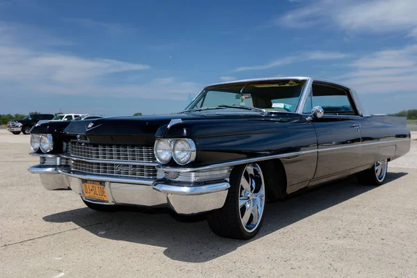 1963 Cadillac em exposição na Antique Automobile Association of Brooklyn Annual Show — Fotografia de Stock