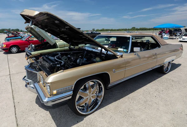 1972 Cadillac em exposição na Antique Automobile Association of Brooklyn Annual Show — Fotografia de Stock