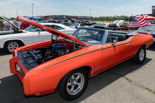 1968 Pontiac auf der Oldtimer-Ausstellung des Automobilclubs Brooklyn — Stockfoto