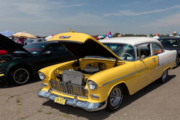 1955 Chevrolet em exposição na Antique Automobile Association of Brooklyn Annual Show — Fotografia de Stock