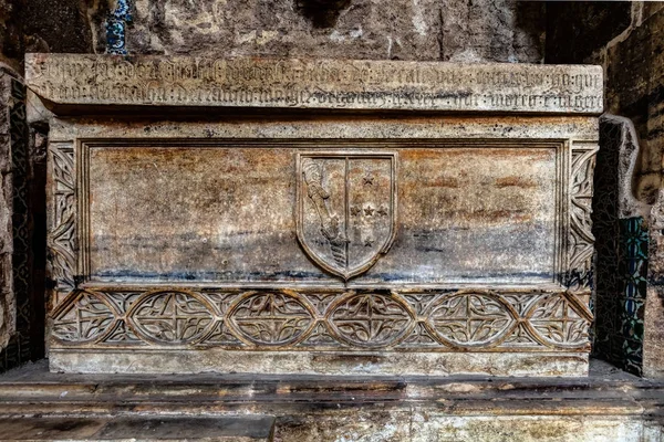 Mittelalterliches Grab im Kloster Santa Clara-a-velha — Stockfoto