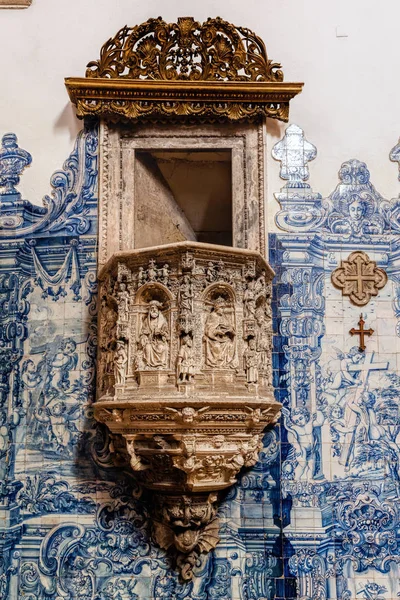 Preekstoel in het klooster van Santa Cruz in Coimbra — Stockfoto