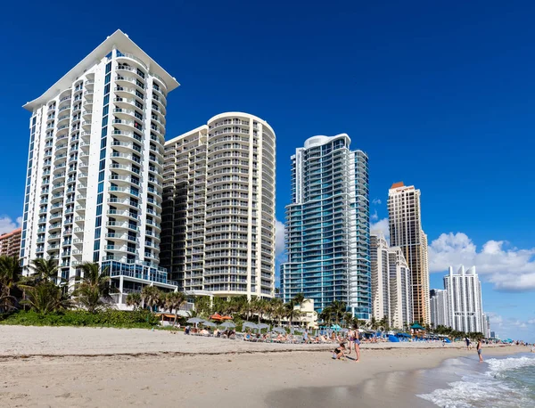 Sunny Isles beach in Florida — Stock Photo, Image