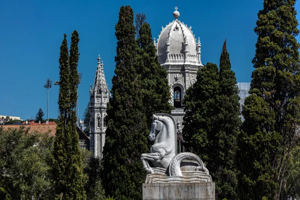 Statua di Ippocampi in Piazza dell'Impero di Lisbona — Foto Stock