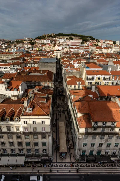 Vue de Lisbonne, Portugal depuis l'ascenseur de Santa Justa — Photo