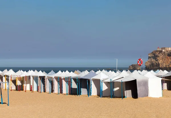 Strand van Praia da Nazare in Nazare, Portugal — Stockfoto