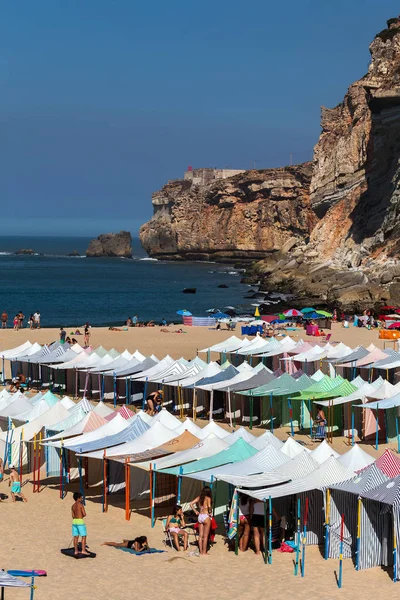 Strand van Praia da Nazare in Nazare, Portugal — Stockfoto