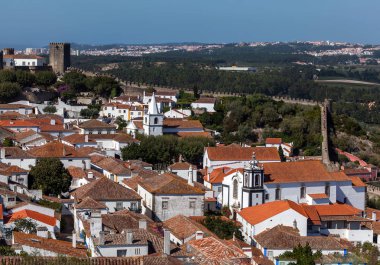 Obidos Ortaçağ şehrin en güzel ve iyi korunmuş Portekiz biridir.