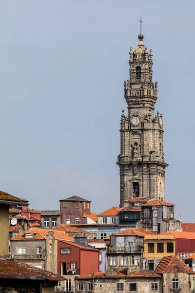 Башня клириков в Порту, Португалия — стоковое фото