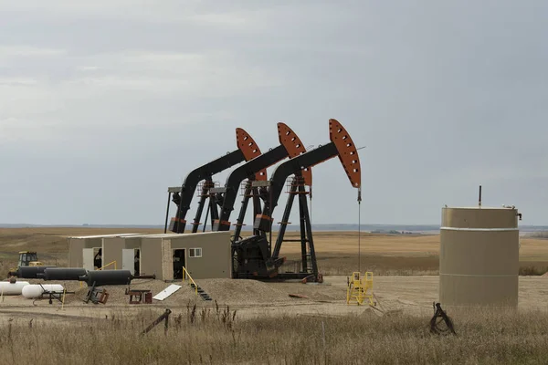 Oliebronnen in north dakota — Stockfoto