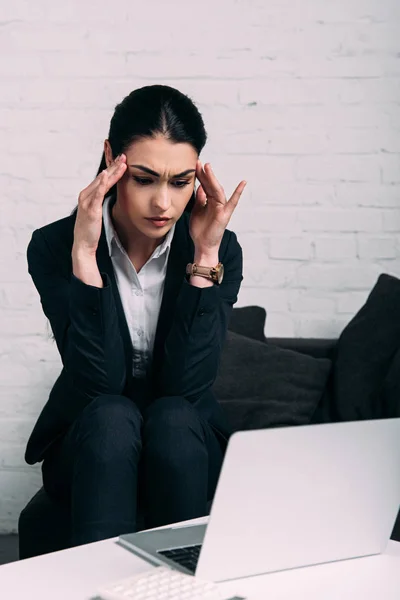 Portrait Stressed Businesswoman Looking Laptop Screen Coffee Table Office — Stock Photo, Image