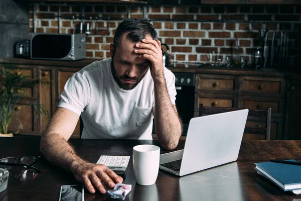 Depressed Young Man Sitting Kitchen Laptop Crumpled Photo Girlfriend — Stock Photo, Image