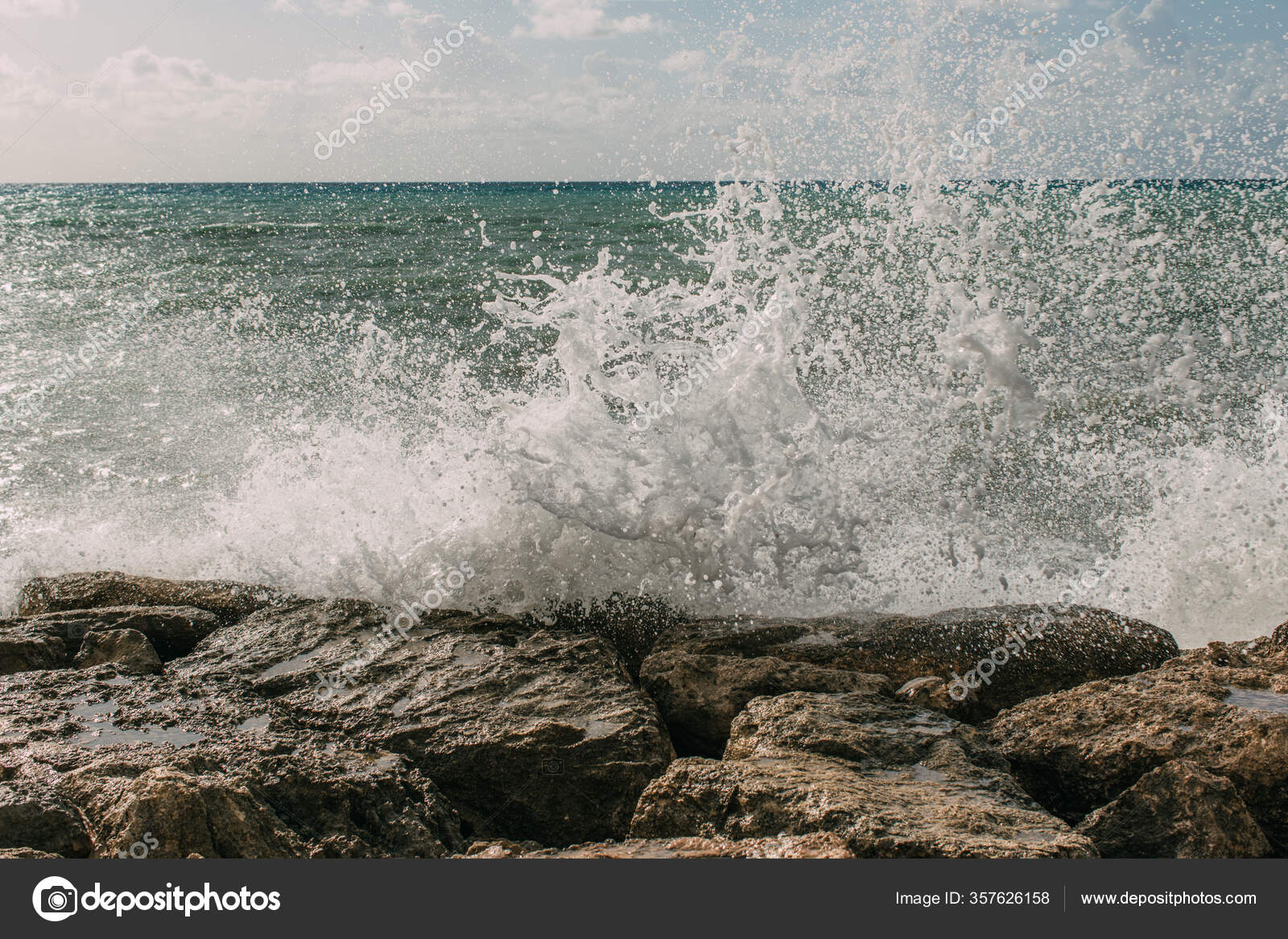 Splash Water Sea Wet Rocks — Stock Photo © AlexShadyuk 357626158