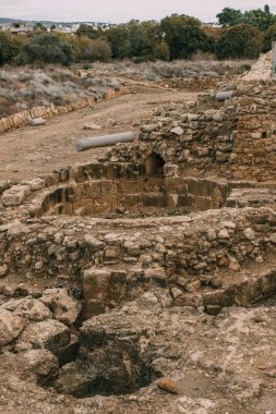 Paphos 'taki eski arkeoloji parkının kalıntıları.