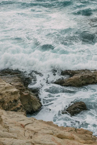 Rochers Près Eau Dans Mer Méditerranée Cyprus — Photo