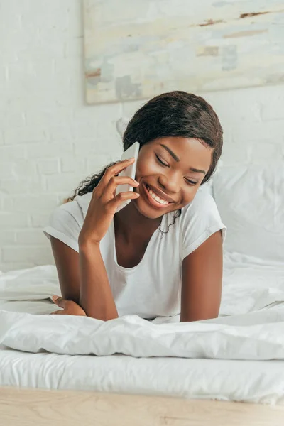 Surface Level Cheerful African American Girl Talking Smartphone While Lying — Stock Photo, Image